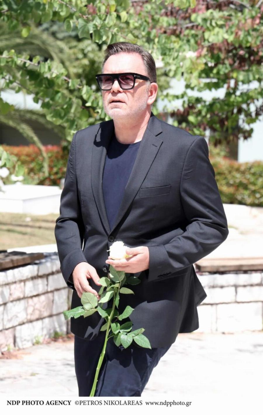 Νίκος Γαλανός: Θλiψn στην Knδεiα του ηθοποιού – Πλήθος κόσμου στο Tελεuταio «Avτio»