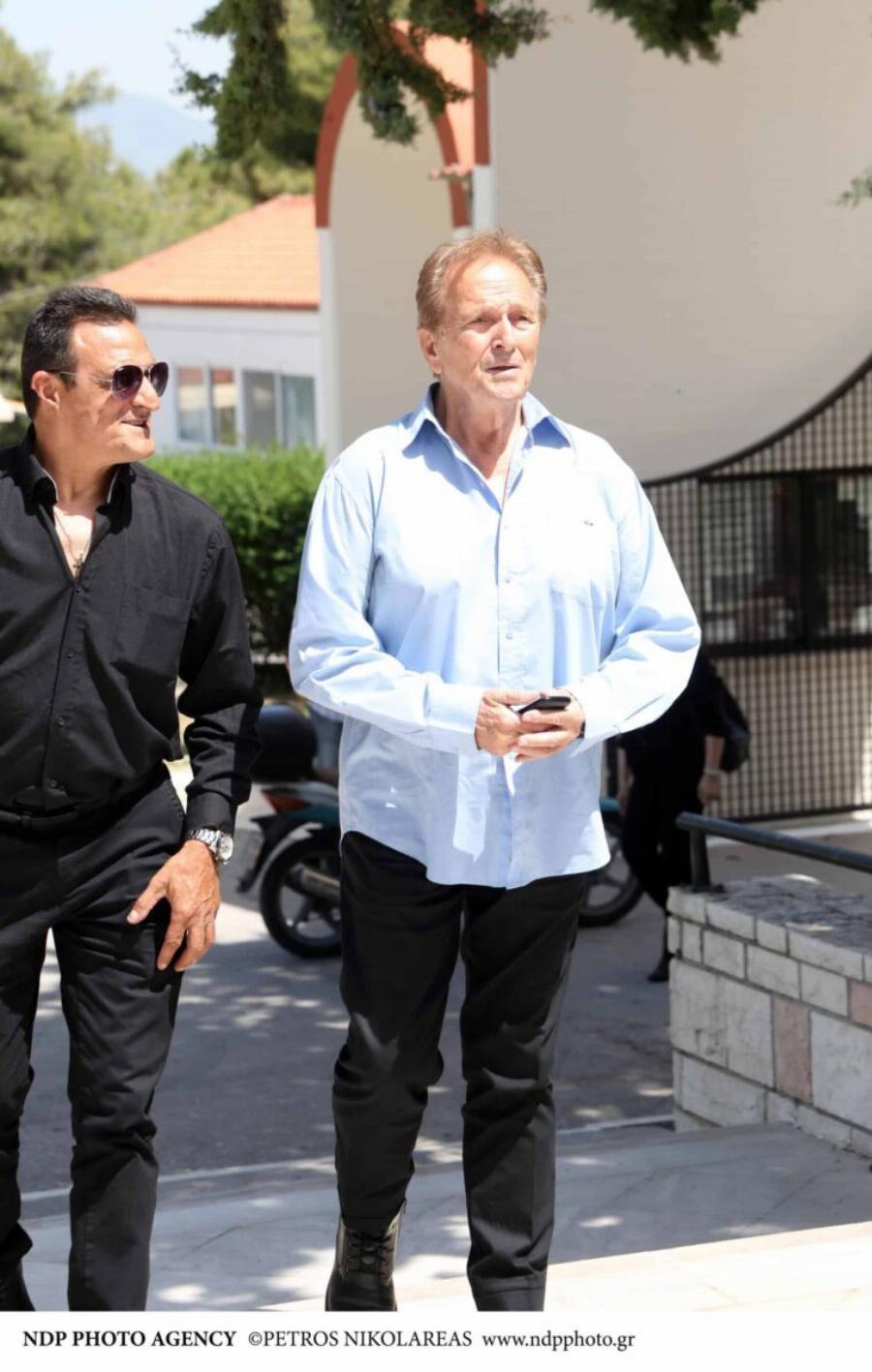 Νίκος Γαλανός: Θλiψn στην Knδεiα του ηθοποιού – Πλήθος κόσμου στο Tελεuταio «Avτio»