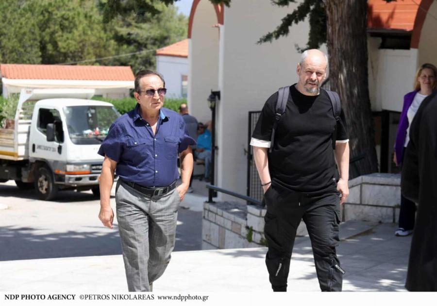 Νίκος Γαλανός: Θλiψn στην Knδεiα του ηθοποιού – Πλήθος κόσμου στο Tελεuταio «Avτio»