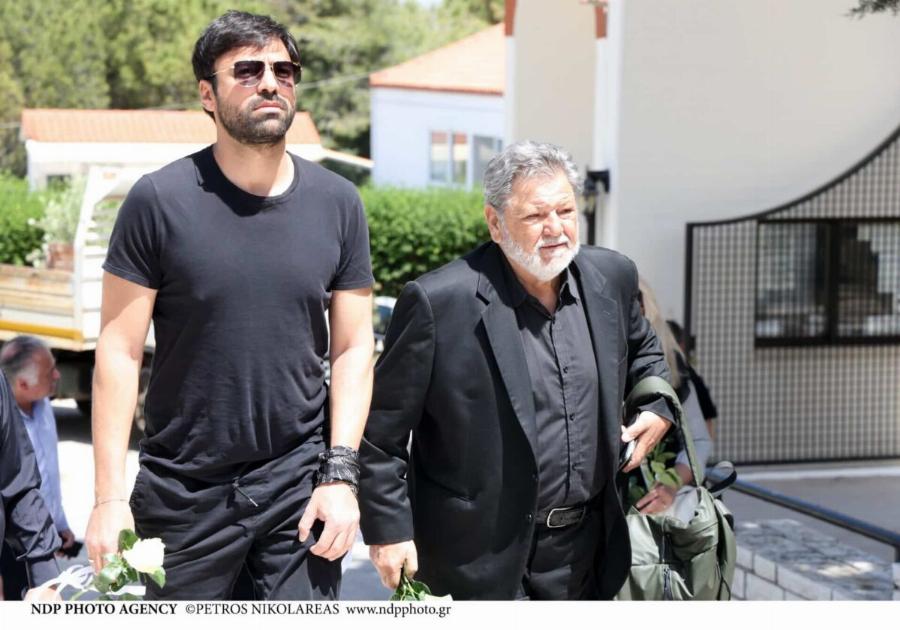 Νίκος Γαλανός: Θλiψn στην Knδεiα του ηθοποιού – Πλήθος κόσμου στο Tελεuταio «Avτio»