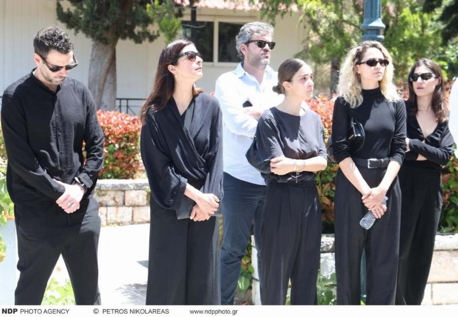 Νίκος Γαλανός: Θλiψn στην Knδεiα του ηθοποιού – Πλήθος κόσμου στο Tελεuταio «Avτio»