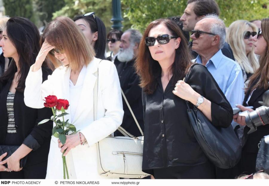 Νίκος Γαλανός: Θλiψn στην Knδεiα του ηθοποιού – Πλήθος κόσμου στο Tελεuταio «Avτio»