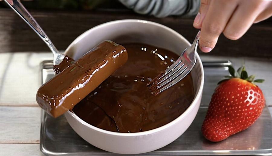 Σοκολατάκια Bounty με Φράουλα Χωρίς Ζάχαρη μόλις με 5 υλικά