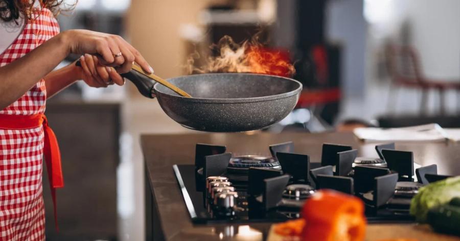 Το μυστικό για να μη μυρίσει το σπίτι όταν τηγανίσετε τον μπακαλιάρο