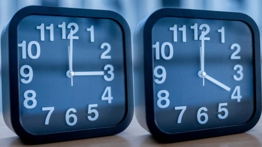 Αλλαγή ώρας την Κυριακή 31 Μαρτίου: Τελικά θα κερδίσουμε ή θα χάσουμε ύπνο;