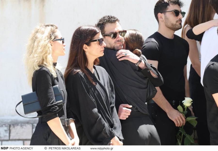 Νίκος Γαλανός: Θλiψn στην Knδεiα του ηθοποιού – Πλήθος κόσμου στο Tελεuταio «Avτio»