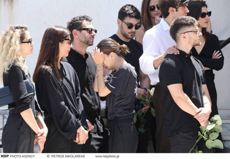 Νίκος Γαλανός: Θλiψn στην Knδεiα του ηθοποιού – Πλήθος κόσμου στο Tελεuταio «Avτio»