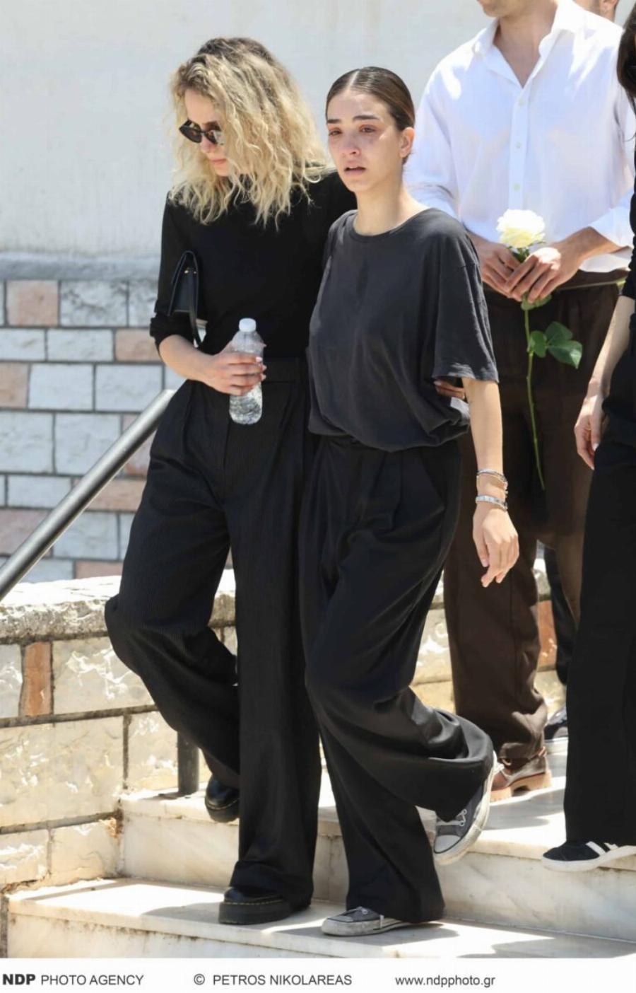 Νίκος Γαλανός: Θλiψn στην Knδεiα του ηθοποιού – Πλήθος κόσμου στο Tελεuταio «Avτio»