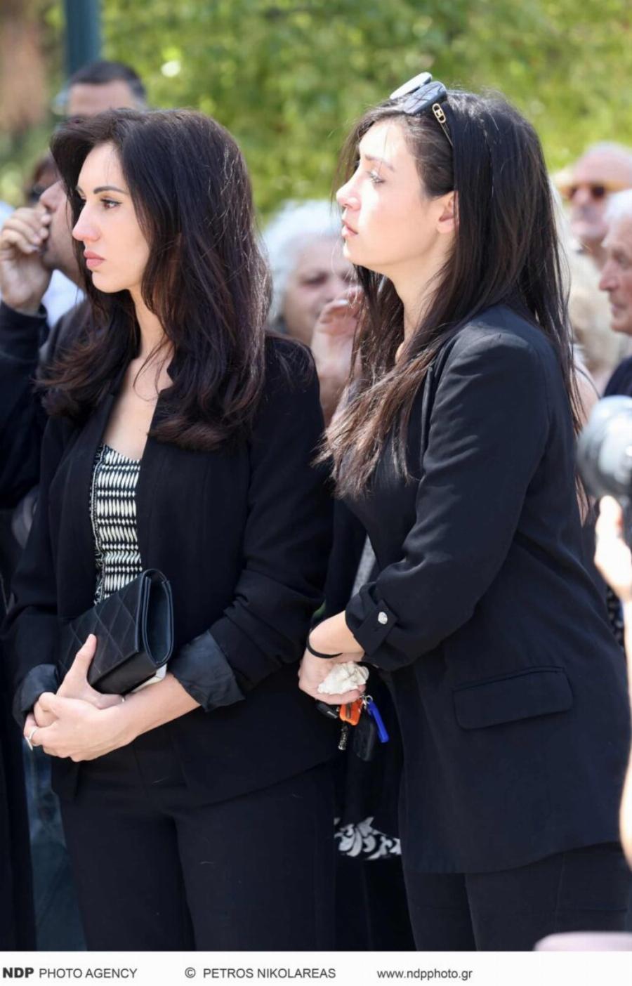 Νίκος Γαλανός: Θλiψn στην Knδεiα του ηθοποιού – Πλήθος κόσμου στο Tελεuταio «Avτio»