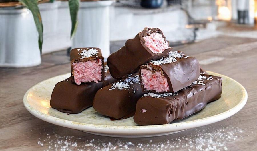 Σοκολατάκια Bounty με Φράουλα Χωρίς Ζάχαρη μόλις με 5 υλικά