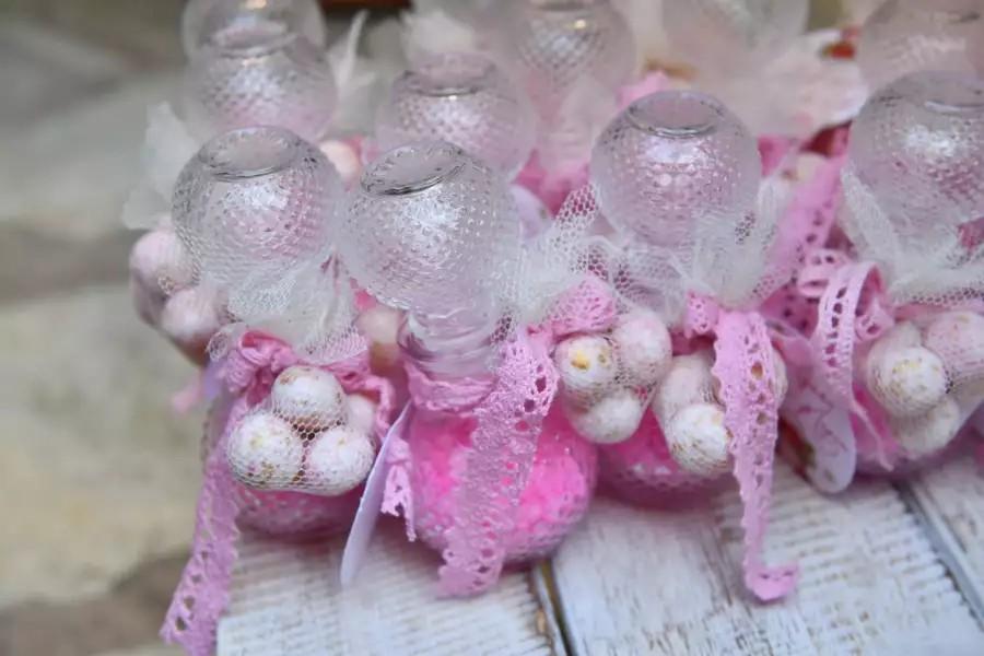 Γιώργος Αγγελόπουλος – Δήμητρα Βαμβακούση: H βάφτιση της κόρης τους στην Σκιάθο! – Το διπλό όνομα κι οι υπέροχες μπομπονιέρες