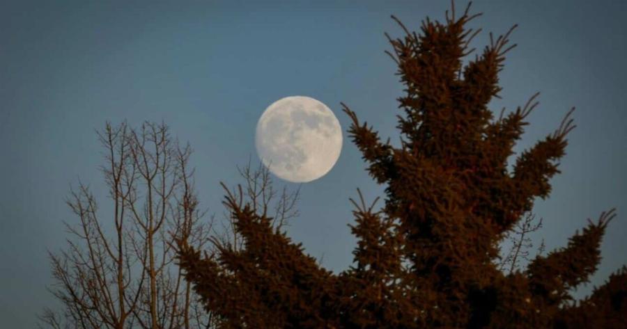 Το «Φεγγάρι του Λύκου» έρχεται στις 3 Ιανουαρίου – Η πρώτη πανσέληνος του 2026 επηρεάζει τρία ζώδια