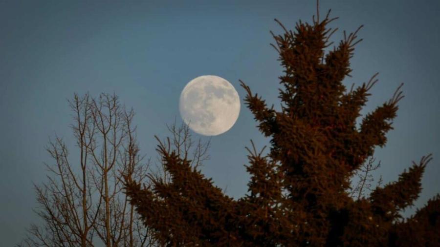 Το «Φεγγάρι του Λύκου» έρχεται στις 3 Ιανουαρίου – Η πρώτη πανσέληνος του 2026 επηρεάζει τρία ζώδια