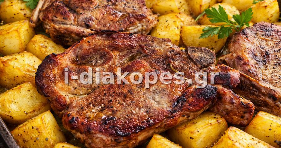 Το κόλπο για τις πιο ζουμερές χοιρινές μπριζόλες στο φούρνο που δοκιμάσατε ποτέ