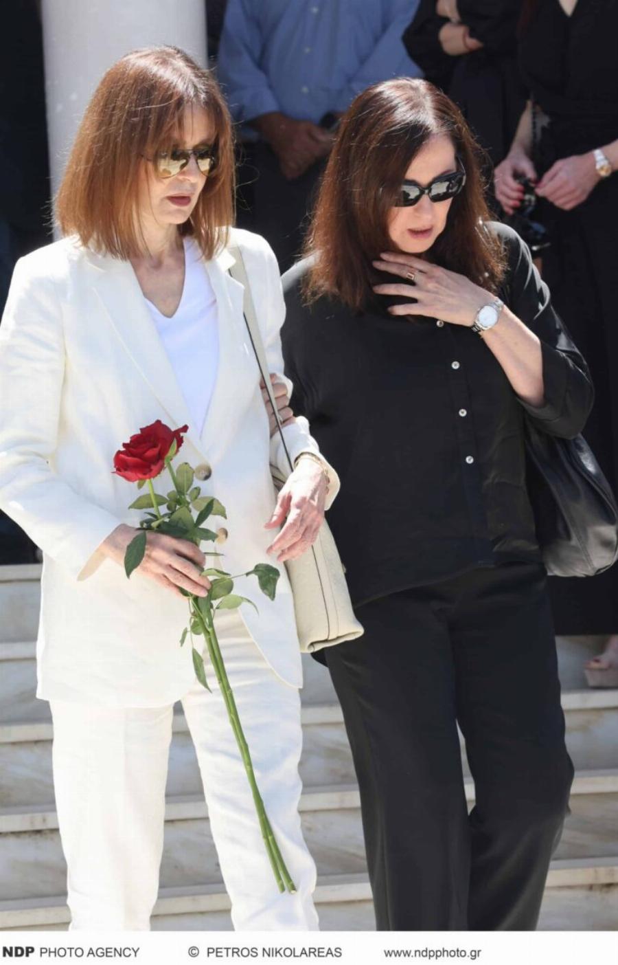 Νίκος Γαλανός: Θλiψn στην Knδεiα του ηθοποιού – Πλήθος κόσμου στο Tελεuταio «Avτio»