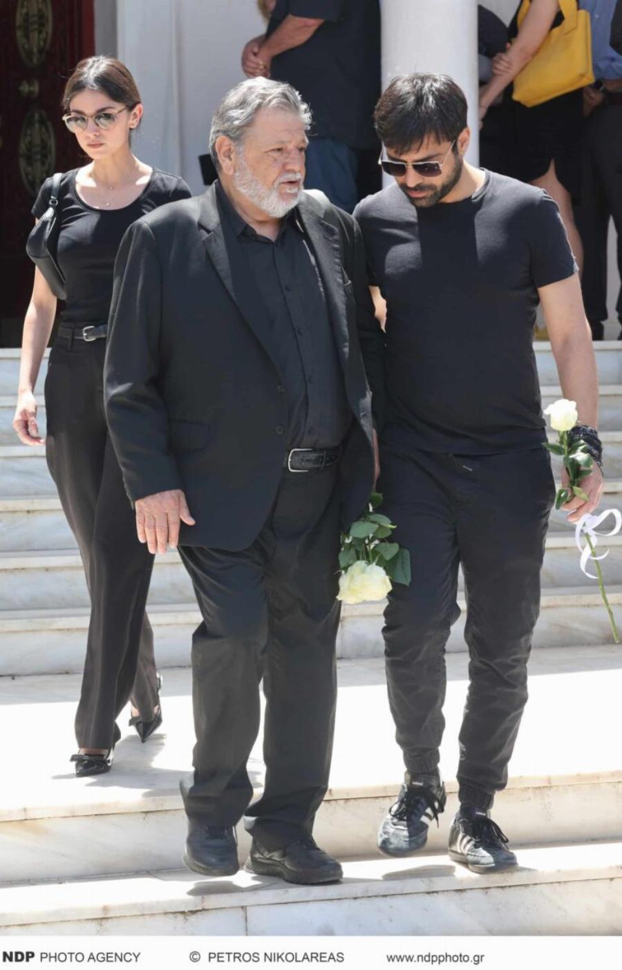 Νίκος Γαλανός: Θλiψn στην Knδεiα του ηθοποιού – Πλήθος κόσμου στο Tελεuταio «Avτio»