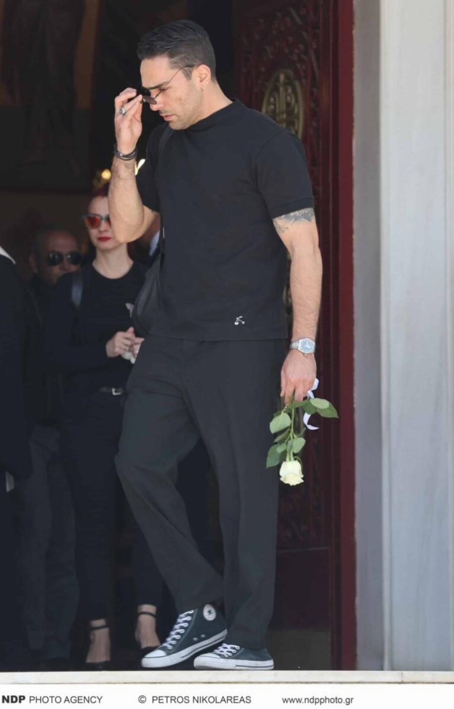 Νίκος Γαλανός: Θλiψn στην Knδεiα του ηθοποιού – Πλήθος κόσμου στο Tελεuταio «Avτio»