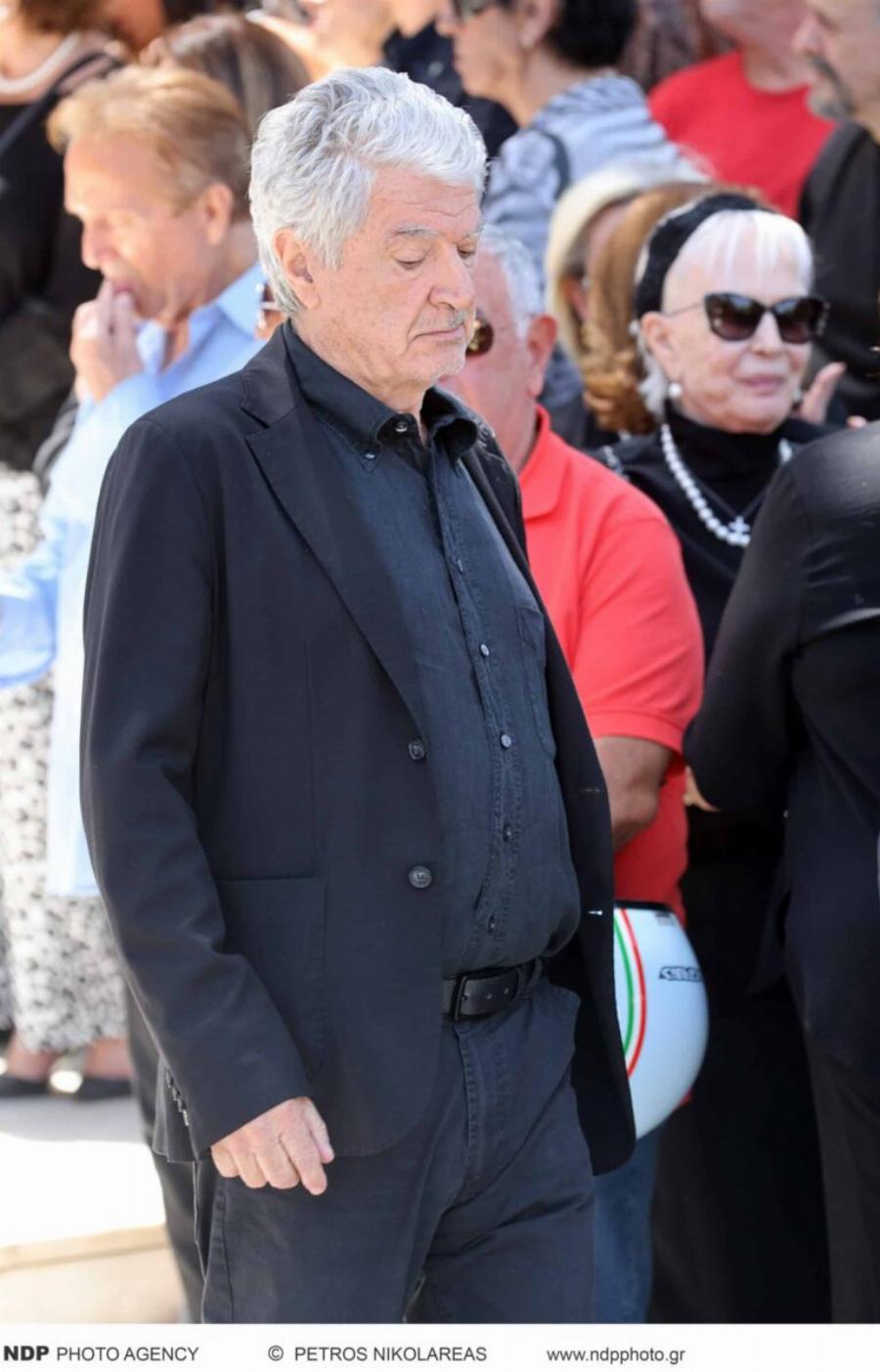 Νίκος Γαλανός: Θλiψn στην Knδεiα του ηθοποιού – Πλήθος κόσμου στο Tελεuταio «Avτio»