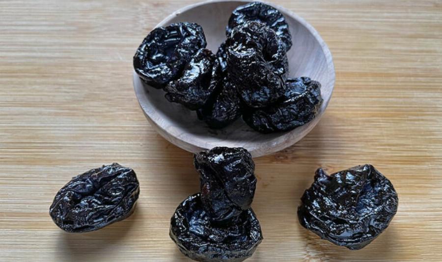 Οστεοπόρωση: Το φρούτο που κάθε 50χρονη πρέπει να τρώει για γερά οστά και οφείλει να γνωρίζει