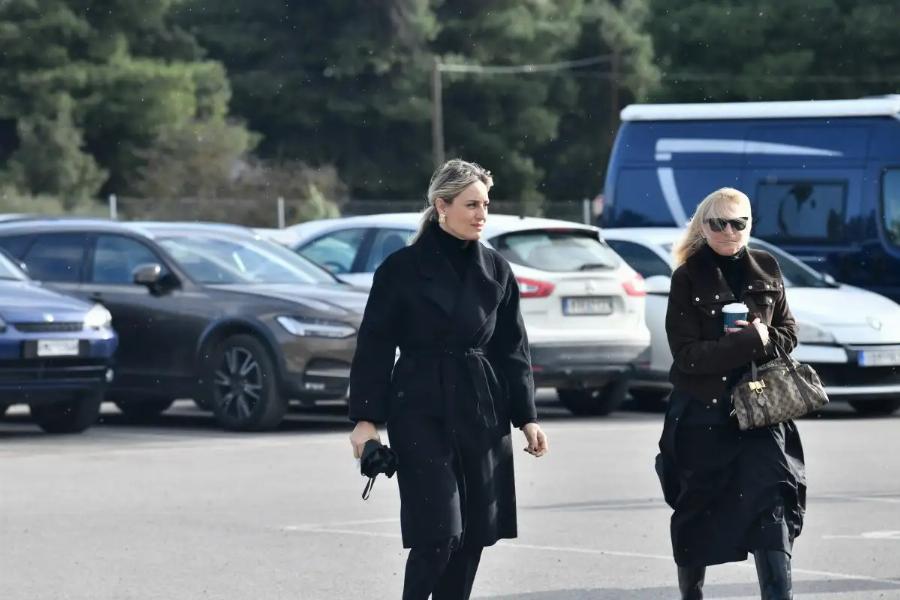 Ράγισαν καρδιές στη Κηδεία του Γιώργου Παπαδάκη – Συγκίνηση στο τελευταίο αντίο στη Ριτσώνα