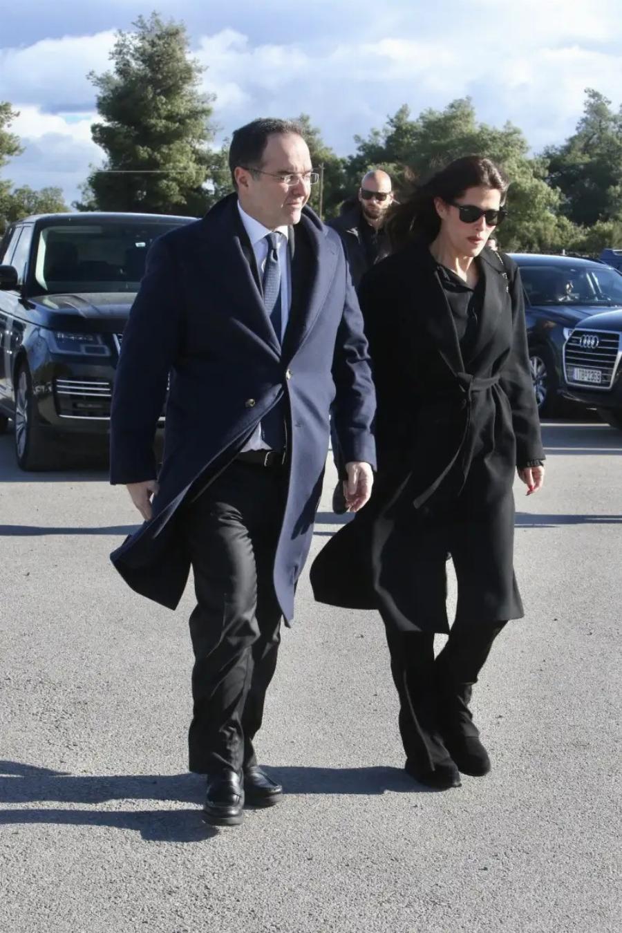 Ράγισαν καρδιές στη Κηδεία του Γιώργου Παπαδάκη – Συγκίνηση στο τελευταίο αντίο στη Ριτσώνα