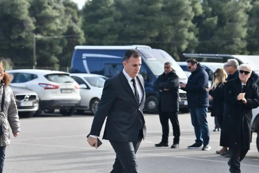 Ράγισαν καρδιές στη Κηδεία του Γιώργου Παπαδάκη – Συγκίνηση στο τελευταίο αντίο στη Ριτσώνα