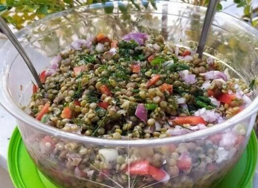 Σαλάτα με φακές – εύκολη νηστίσιμη συνταγή για το τραπέζι