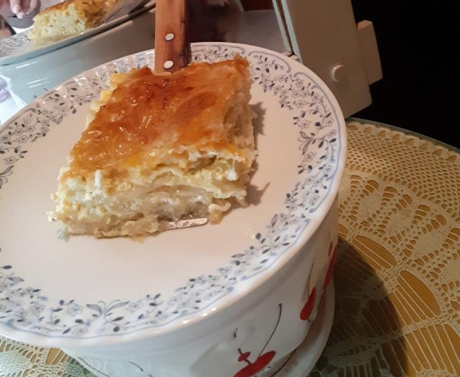 Η μακαρονόπιτα που μοιάζει με γαλακτομπούρεκο και γίνεται ανάρπαστη