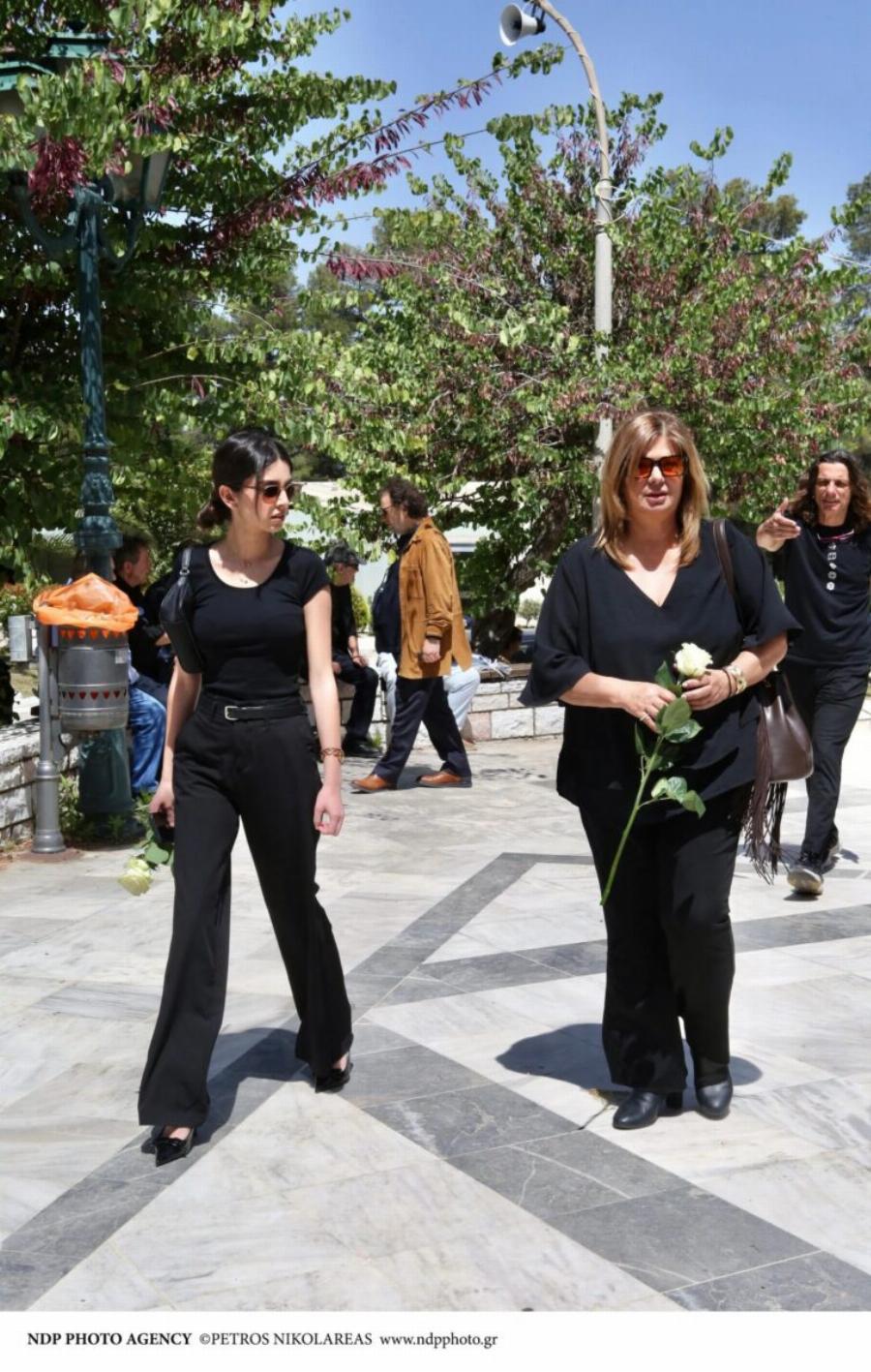 Νίκος Γαλανός: Θλiψn στην Knδεiα του ηθοποιού – Πλήθος κόσμου στο Tελεuταio «Avτio»