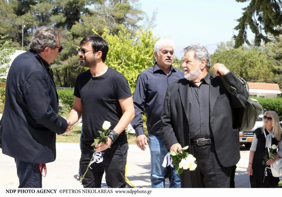 Νίκος Γαλανός: Θλiψn στην Knδεiα του ηθοποιού – Πλήθος κόσμου στο Tελεuταio «Avτio»