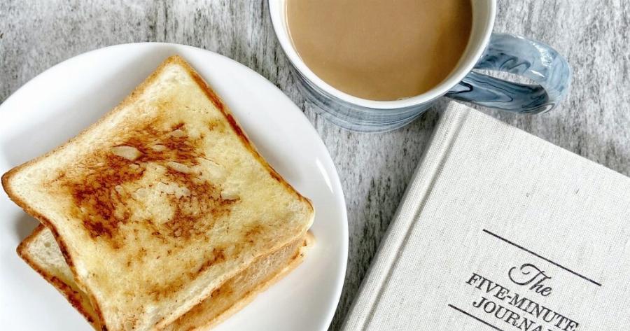 Αποκάλυψη καθηγητή: Από ποια σοβαρή νόσο κινδυνεύετε αν τρώτε έτσι το τοστ