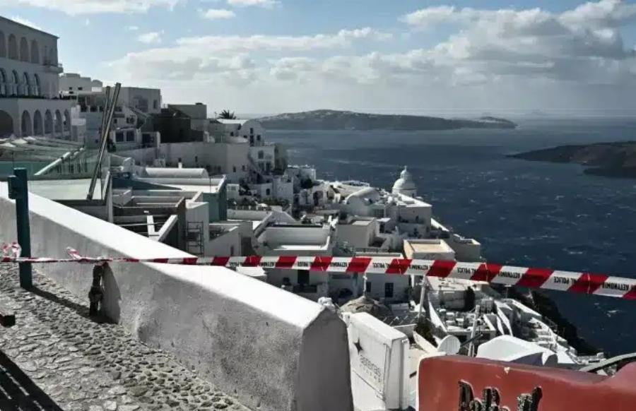 Σε κατάσταση έκτακτnς ανάγκης το νησί