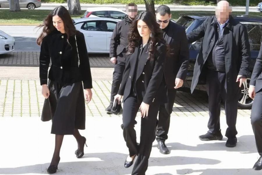 “Με 12ποντο ήρθε;” Τα απαράδεκτα σχόλια στην Εύη Βατίδου την ώρα που πενθούσε με τα παιδιά της