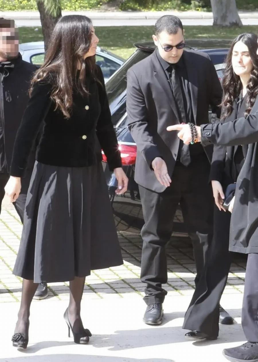 “Με 12ποντο ήρθε;” Τα απαράδεκτα σχόλια στην Εύη Βατίδου την ώρα που πενθούσε με τα παιδιά της