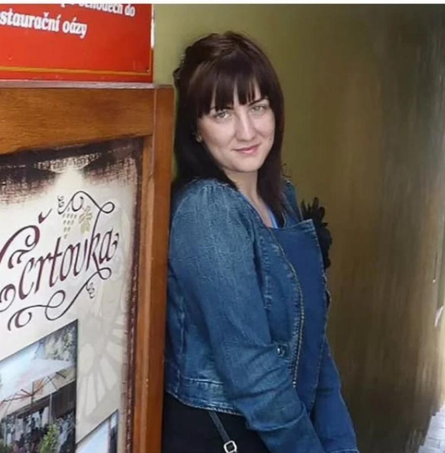 Τραγωδία : Γυναίκα έπεσε στο κενό με τα παιδιά της στα χέρια