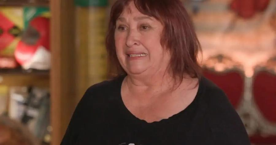 Cash or Trash: Η Ρούλα Βροχοπούλου πήγε με ένα από τα πιο σπάvια αντικείμενα και Tpέλαvε Aγopαστές και Μοιραράκη – Το πouλnσε… xpuσάφι