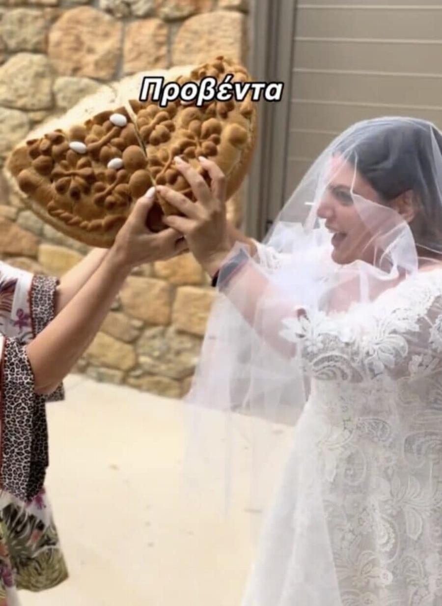 Η Δανάη Μπάρκα μας δείχνει την πεθερά της μετά τον γάμο – Το βίντεο και το παραδοσιακό έθιμο που ακολούθησαν