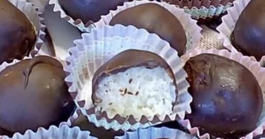 Σοκολατάκια καρύδας  – εύκολη συνταγή με 3 υλικά