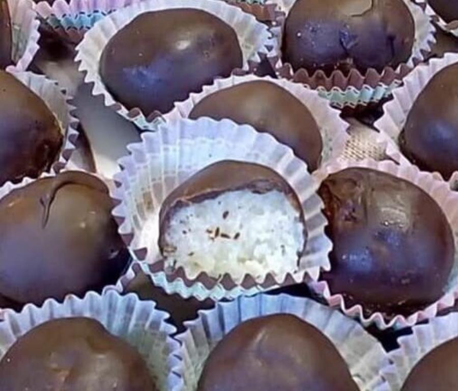 Σοκολατάκια καρύδας  – εύκολη συνταγή με 3 υλικά