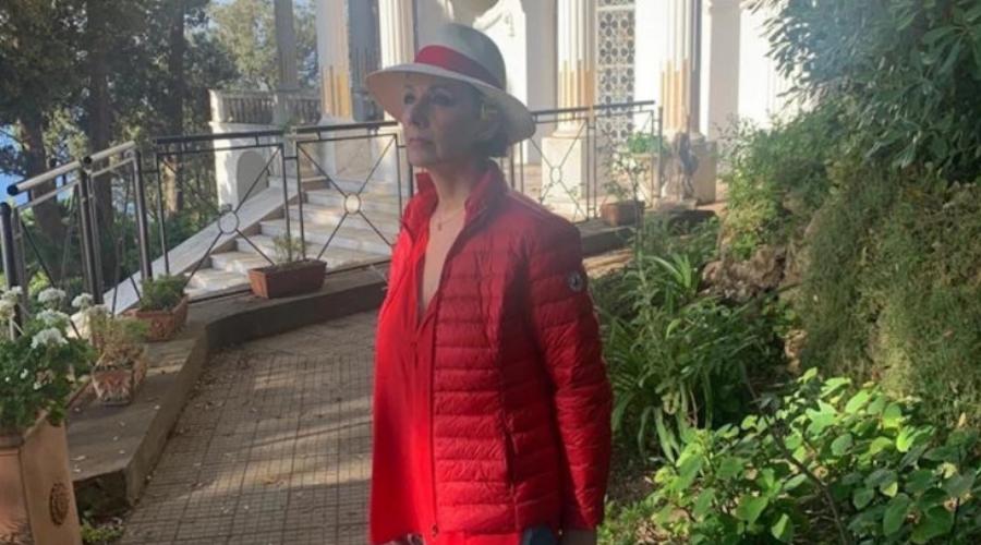 Δυστυχώς, το ανακοίνωσε ο σύζυγός της: Νεκpń η Άννα Κανάκη, θρńνος στον καλλιτεχνικό κόσμο