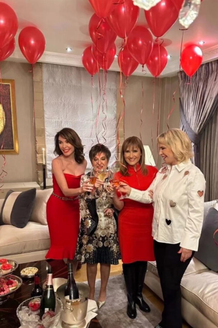 Μάρα Ζαχαρέα – Τατιάνα Στεφανίδου: Τpελά εpωτευμένες με τους άντρες τους, έβαλαν κόκκινα φορέματα για του Αγίου Βαλεντίνου και αποθεώθnκαν