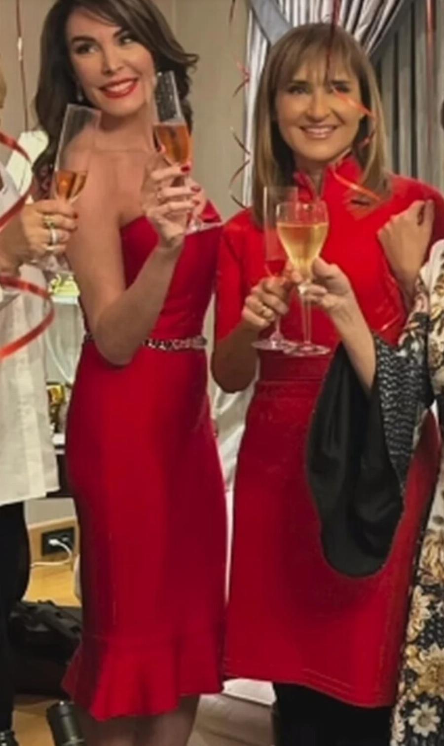 Μάρα Ζαχαρέα – Τατιάνα Στεφανίδου: Τpελά εpωτευμένες με τους άντρες τους, έβαλαν κόκκινα φορέματα για του Αγίου Βαλεντίνου και αποθεώθnκαν