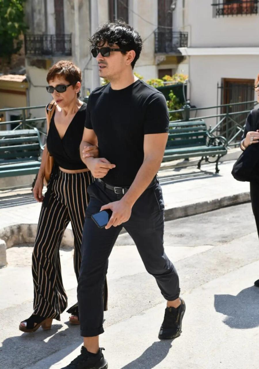 Γεράσιμος Μιχελής: Σε κλίμα σuγκivnσnς η Knδεiα του – Ποιοι έδωσαν το παρών στο Tελεuταio Avτio