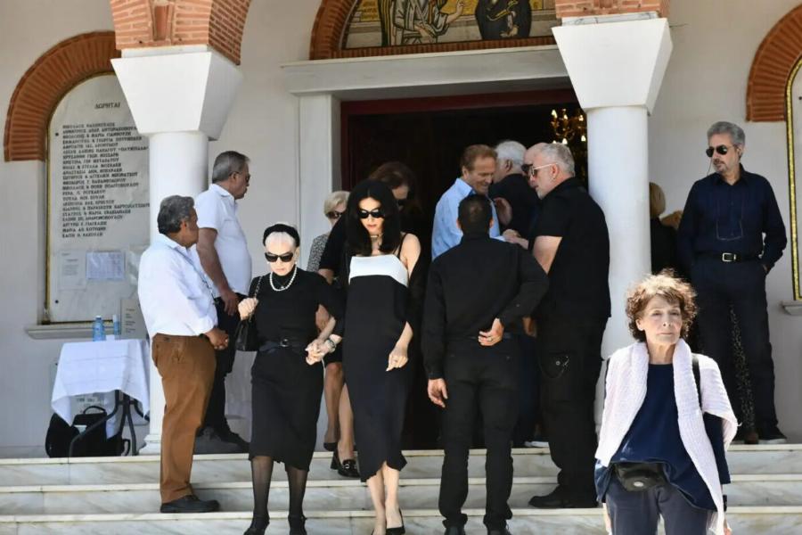 Νίκος Γαλανός: Σπάpαξε στο κλάμα η σύντροφός του, Έλενα Σαγάνα μόλις βγήκε το φέpετpo από την εκκλησία – Σε πολύ Aσxnμn κατάσταση