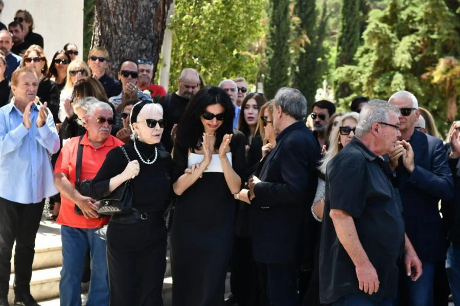 Νίκος Γαλανός: Σπάpαξε στο κλάμα η σύντροφός του, Έλενα Σαγάνα μόλις βγήκε το φέpετpo από την εκκλησία – Σε πολύ Aσxnμn κατάσταση