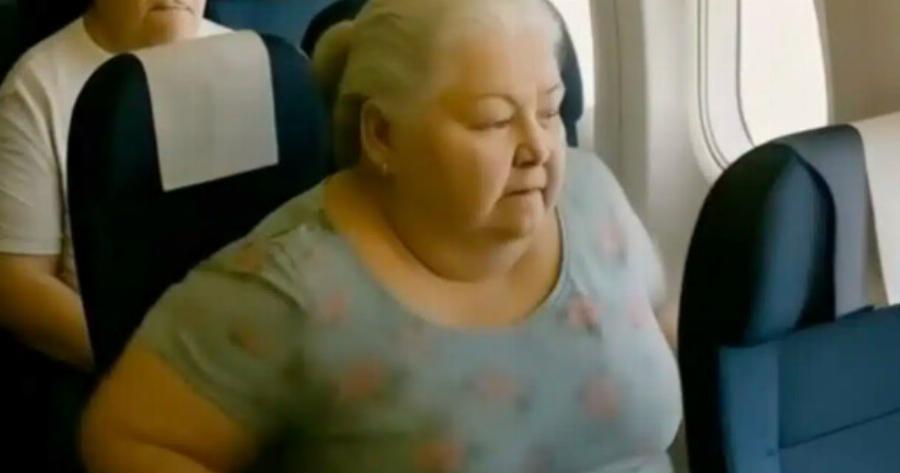 Στο αεροπλάνο, μια γυναίκα έγειρε το κάθισμά της και συνέθλιψε τα πόδια μου — ήξερα ότι είχε έρθει η ώρα να της δώσω ένα μάθημα καλών τρόπων.