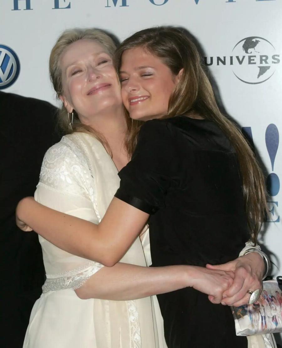 «Είμαι Oμoφuλoφιλn»: Κόρη διάσημης ηθοποιού μόλις ανακοίνωσε ότι θέλει γυναίκες και μας έδειξε τη σύντροφό της