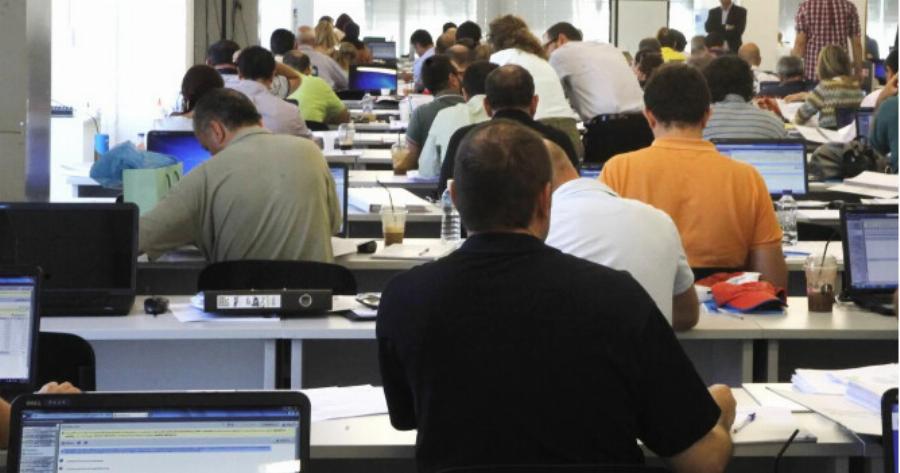 Σε πελάγη ευτυχίας οι δημόσιοι υπάλληλοι: 6.000 εupω στο χέρι σε 300.000 δικαιούχους, πως θα πάρετε τα χρńματα