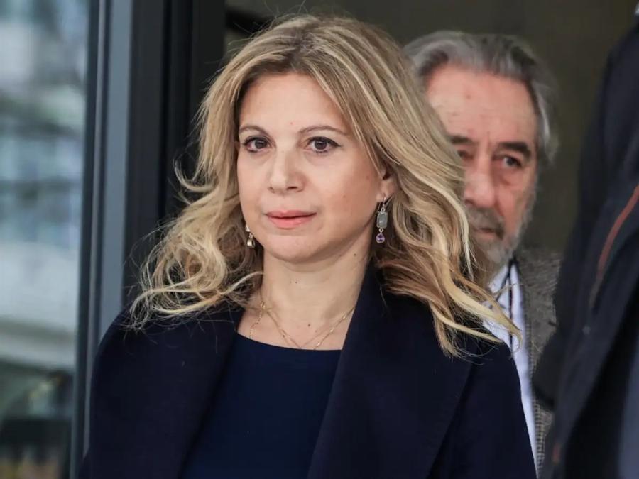 Χαμός ξανά με την Καρυστιανού: «Τελείωσε» τον πραγματογνώμονα Αναστάσιο Δέδε με 7 ερωτήματα