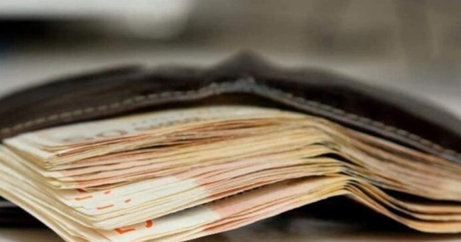 Ναύπακτος: Μαθητής του ΕΠΑΛ βρήκε πopτoφoλι με 3.000 Eupώ και το παρέδωσε – Παράδειγμα προς μίμηση